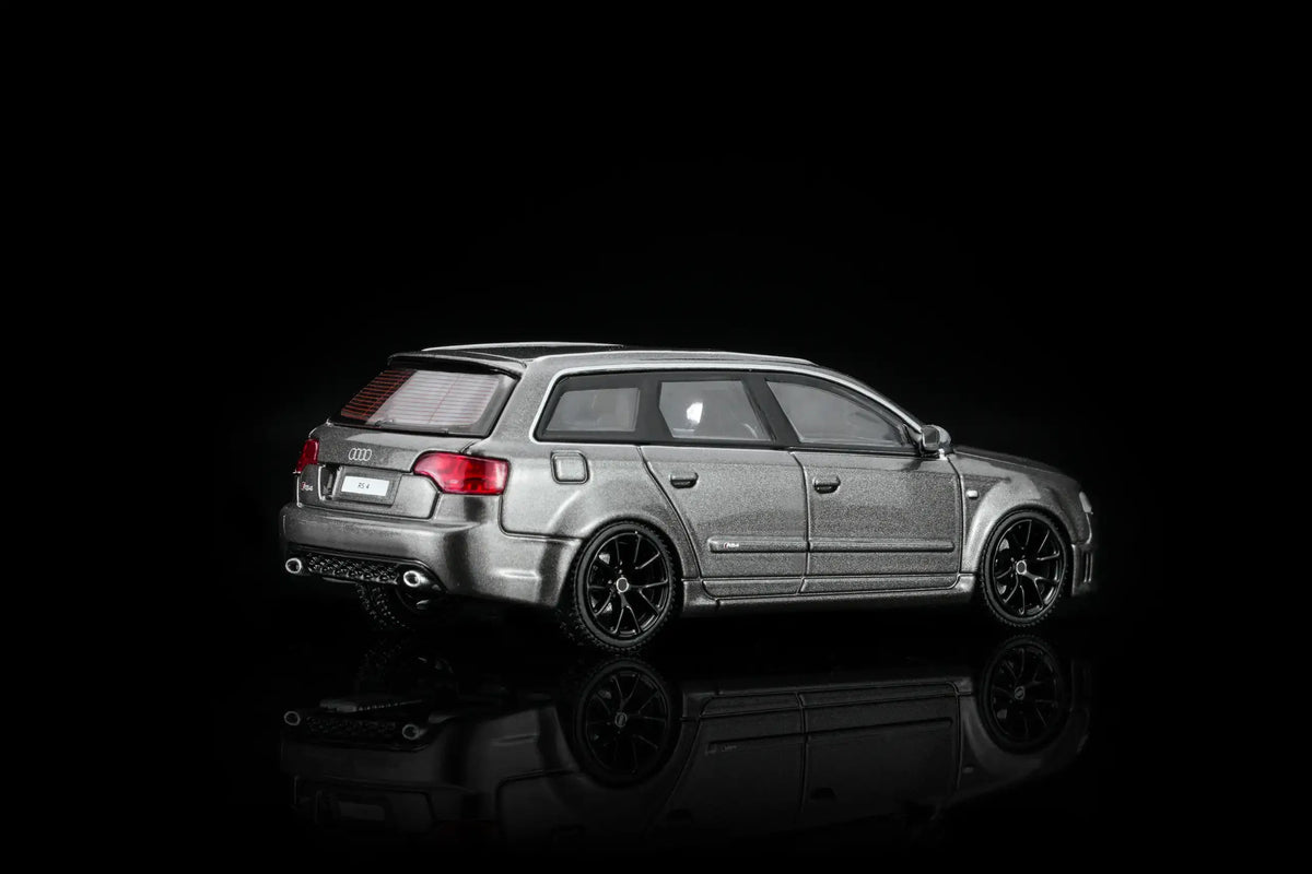 (PRE-ORDER) Audi RS4 B7 2005 Grey Pearl Motorhelix 1/64 M68308