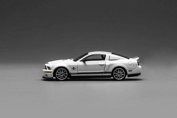 Ford Mustang Shelby GT500 2007 Super Snake Performance White with Black Dual Stripes Motorhelix x Greenlight 1:64