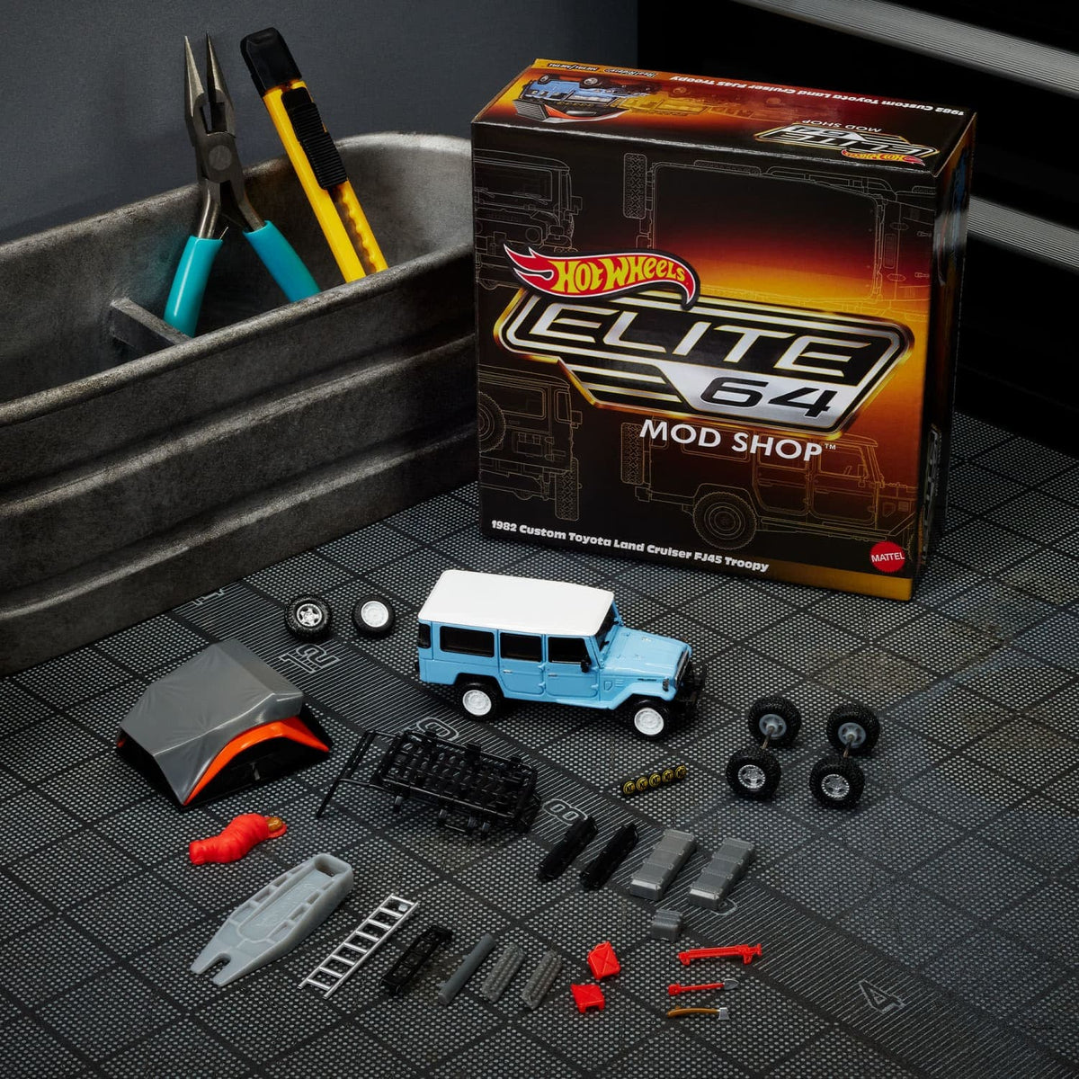 1982 Toyota Land Cruiser FJ45 Troopy Elite 64 Mod Shop Hot Wheels HWR97