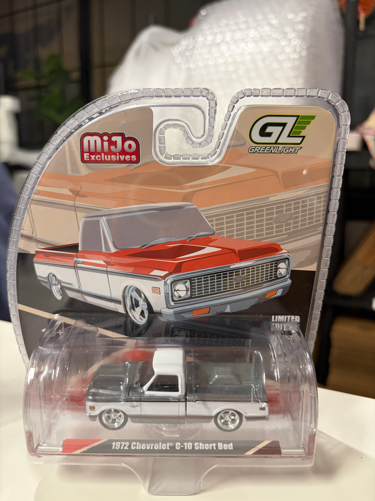 Raw Chase Chevrolet C-10 Short Bed Custom Mustard Orange with White Two-Tone Greenlight 1:64 GL-1352001chaseRAW