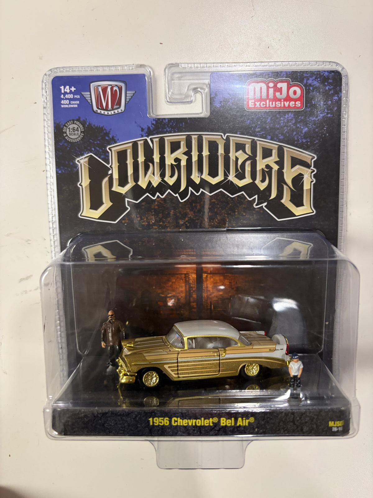 Chase 1956 Chevrolet Bel Air Lowriders with 2 Dad & Son Figures – Beige Gold M2 Machines