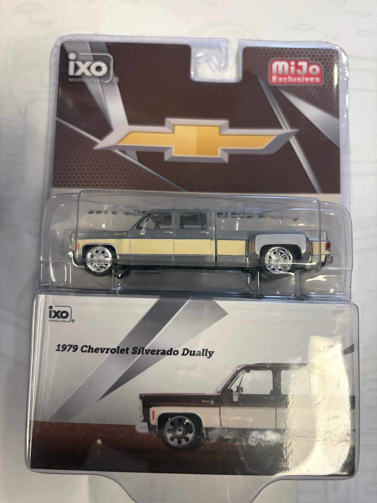 1979 Chevy Silverado C30 Dually Cordova Brown/Santa Fe Tan | IXO 1:64 IAPR1014 chase
