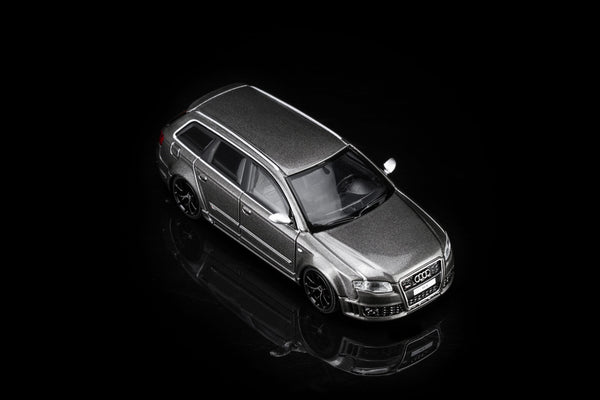(PRE-ORDER) Audi RS4 B7 2005 Grey Pearl Motorhelix 1/64 M68308