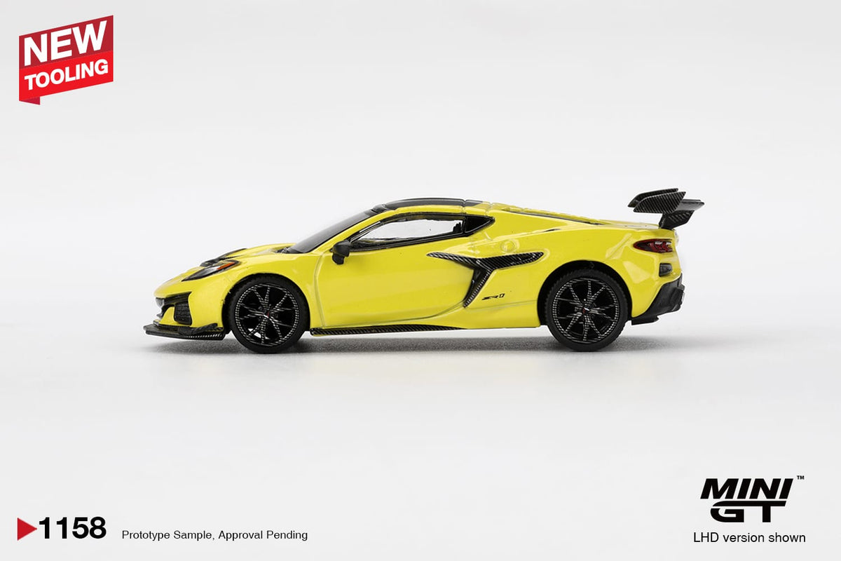 Mini GT Chevrolet Corvette ZR1 Accelerate Yellow 1:64 | Pre-order MGT01158-BL